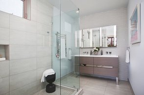 Light and airy modern bath design